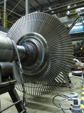 Güç jeneratörü tamir işleminde buhar türbini, makineler, borular, borular, bir elektrik santralinde