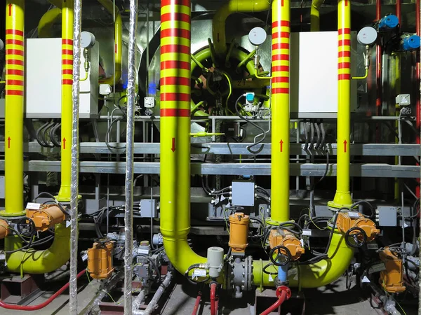 Tubes Jaunes Gaz Dans Une Centrale Thermique Industrielle Scène Nuit — Photo