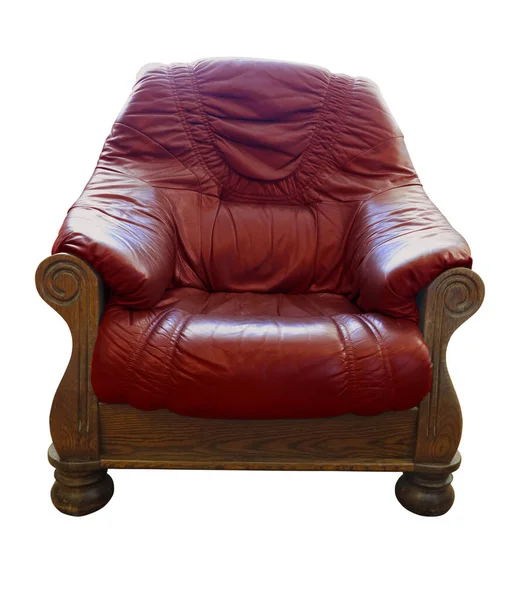 Stary Drewniany Klasyczny Skórzany Czerwony Fotel Izolowany Białym Tle — Zdjęcie stockowe