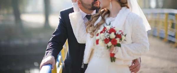 Lycklig Brud Och Brudgum Deras Bröllopsdag — Stockfoto