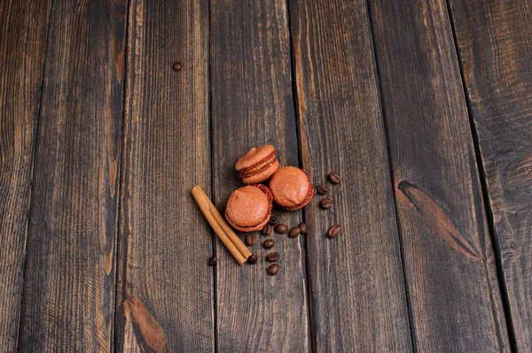 Söta och färgglada franska mandelbiskvier eller macaron — Stockfoto