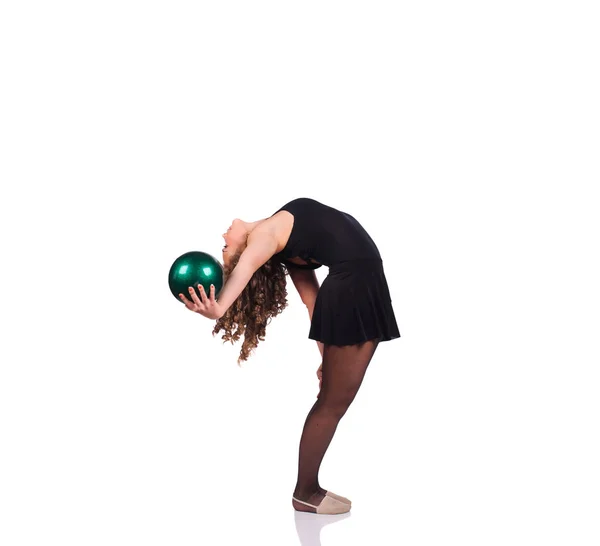 Jovem bela ginástica dançarina posando em estúdio — Fotografia de Stock