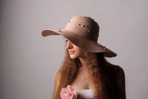 Portrait of pretty woman in pink hat — Stock Photo, Image