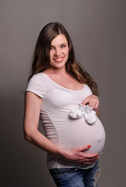 Graviditet, moderskap, förberedelser och förväntan koncept. — Stockfoto