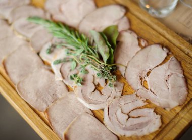 restoranda servis edilen atıştırmalık masası