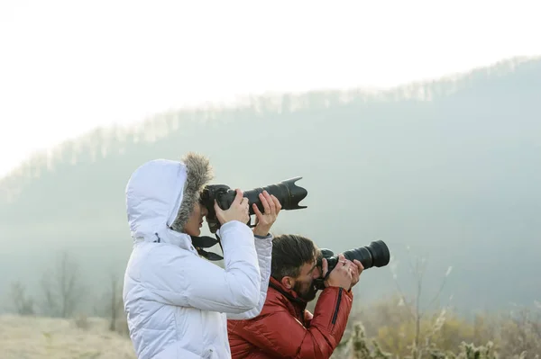 Photographers with cameras outdoor making landscape pictures — Stock Photo, Image