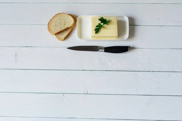 机の上のバター — ストック写真