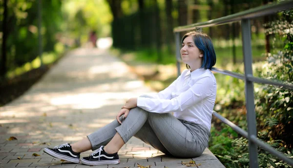 Teenage girl in white blouse in green summer park — Stock Photo, Image