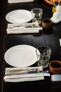 Yemeksiz servis edilen masa.