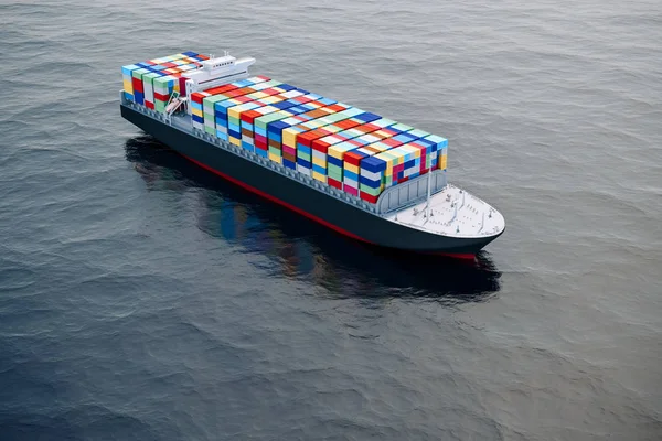 の貨物コンテナー船と完璧な青い海 — ストック写真