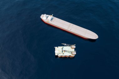 3D petrol sondaj platformu, yakıt üretimi ve mükemmel mavi deniz