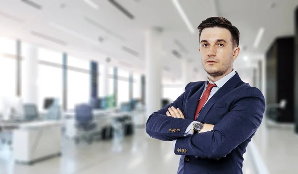 Porträt Eines Attraktiven Jungen Geschäftsmannes — Stockfoto