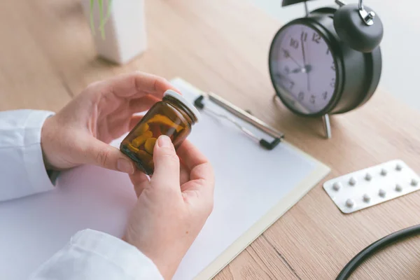 Female Doctor Holding Unlabeled Bottle Various Pills Medication Generic Drugs — Stock Photo, Image