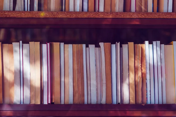 Tweedehands Boeken Boekenplank Bibliotheek — Stockfoto
