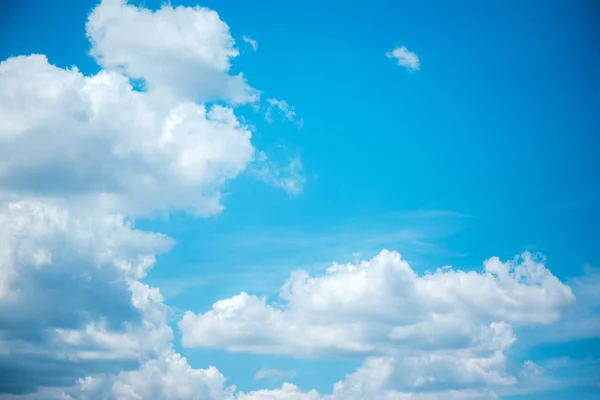 Σύννεφα Λευκό Και Μπλε Του Ουρανού Ομορφιά Στη Φύση — Φωτογραφία Αρχείου