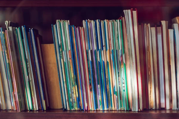 Gebrauchte Bücher Bücherregal Der Bibliothek — Stockfoto