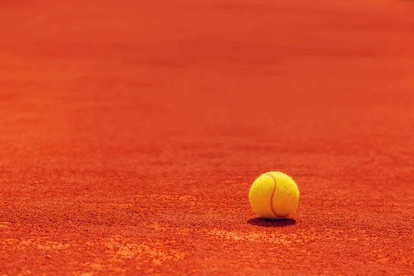 Balle Tennis Sur Terrain Argile Mise Point Sélective Avec Espace — Photo