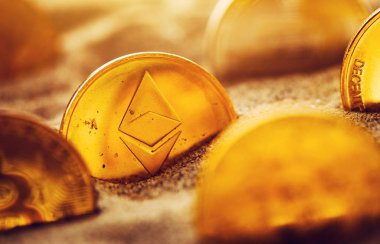 Cryptocurrency sikke kum, kavramsal görüntü kripto incelemesi için gömülü ve yeni hazineleri metafor, seçici odak bulundu