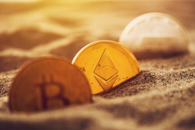 Cryptocurrency sikke kum, kavramsal görüntü kripto incelemesi için gömülü ve yeni hazineleri metafor, seçici odak bulundu