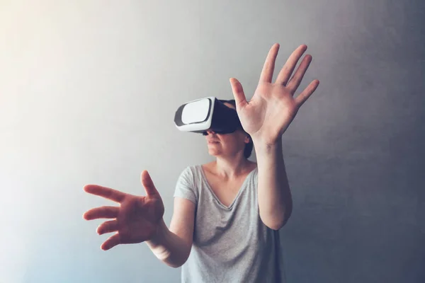 Woman Immersed Virtual Reality Female Person Using Modern Headset Experience — Stock Photo, Image