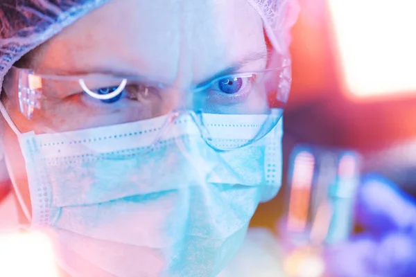 Pesquisadora Ciências Médicas Realizando Teste Científico Laboratório Bioengenheira Feminina Trabalhando — Fotografia de Stock