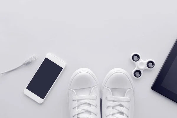 Millennial Generation Gadgets Flat Lay Top View Copy Space Minimalistic — Stock Photo, Image