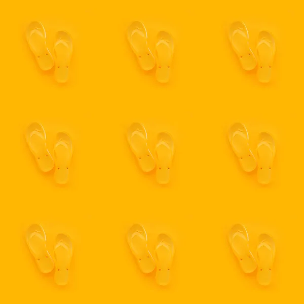 黄色のフリップのシームレスなパターン背景は 同じ色の背景にフリップフ ロップします ビーチ サンダルやスリッパ最小限の暖かい夏のトーンの組成 — ストック写真