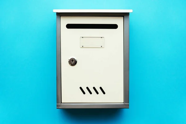 Kovové Poštovní Schránky Modré Zdi Vzorovou Kopií Prostor — Stock fotografie