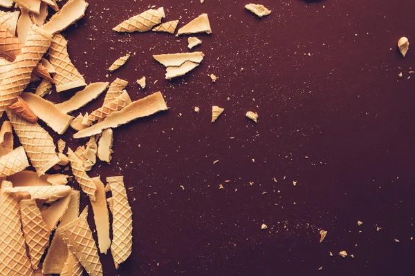 Crushed Ice Cream Waffle Cones Dark Brown Background Flat Lay — Stock Photo, Image