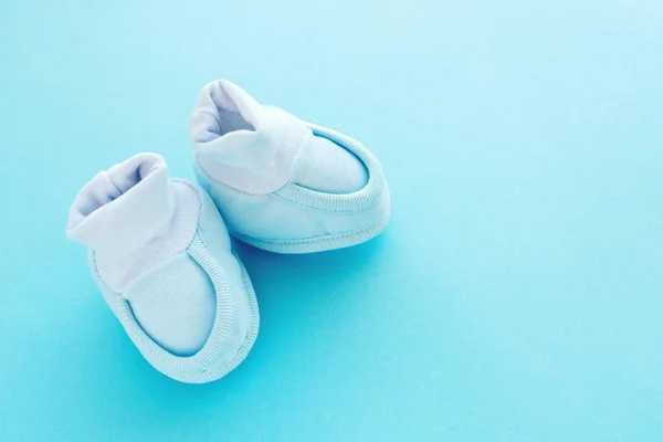 Chaussures Bébé Garçon Coton Nouveau Sur Fond Bleu Pastel — Photo