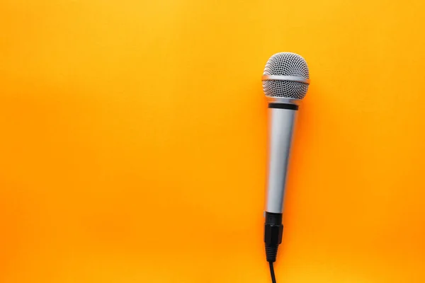 Microphone Yellow Background Copy Space — Stock Photo, Image