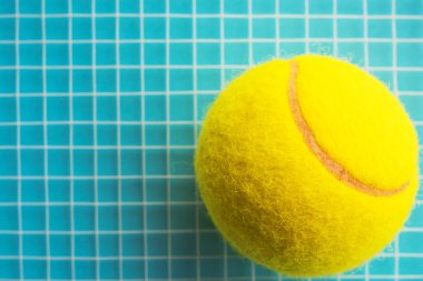 Tenis top ve raket ile seçici odak kapat