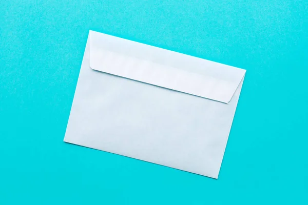 Witte Mail Envelop Mock Blauwe Achtergrond — Stockfoto