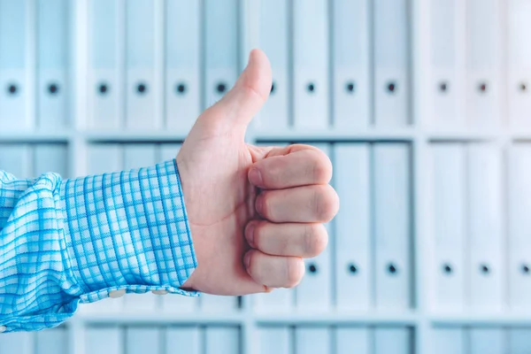 Boekhouder Boekhouder Gebaren Duim Omhoog Voor Goedkeuring Goedkeuring — Stockfoto