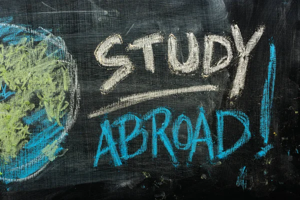Studeren Het Buitenland Concept Met Handgeschreven Tekst Krijt School Schoolbord — Stockfoto