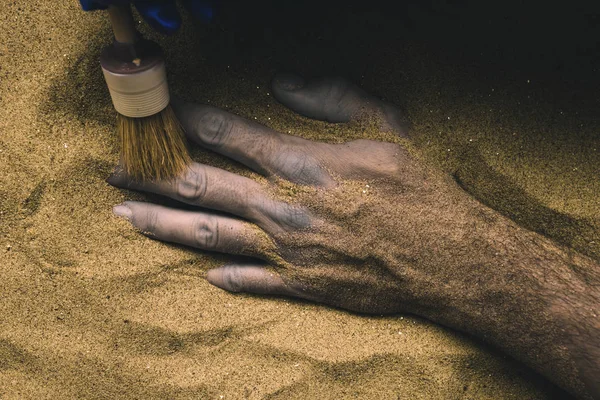 Forensic Expert Discovering Dead Body Buried Desert Sand Conceptual Image — Stock Photo, Image