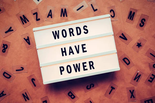 Λέξεις Έχουν Δύναμη Έννοιας Γράμματα Και Lightbox — Φωτογραφία Αρχείου