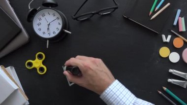 Albert Einstein okul tahtaya fiziksel formül yazma öğretmen