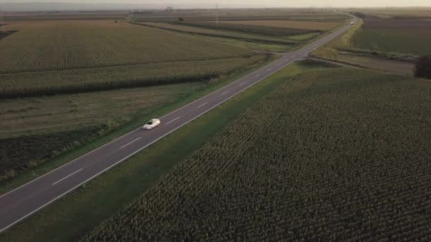 Luchtfoto Van Auto Weg Door Het Landschap Van Het Platteland — Stockvideo