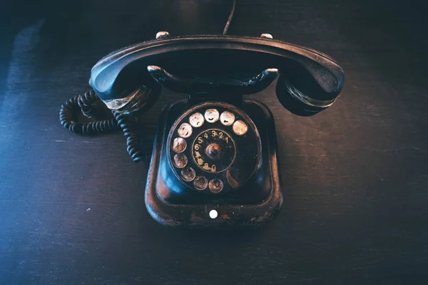 Zwarte Vintage Vaste Telefoonlijn Oud Verweerd Gebroken Communicatieconcept — Stockfoto