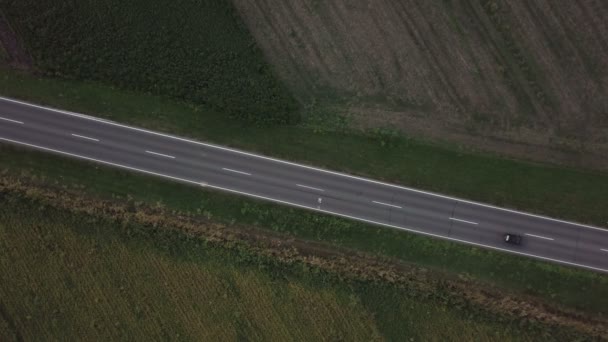 Drone Nagrania Samochodów Drogach Przez Wsi Widok Lotu Ptaka — Wideo stockowe