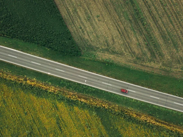 Plano Aéreo Del Coche Carretera Desde Punto Vista Del Dron — Foto de Stock