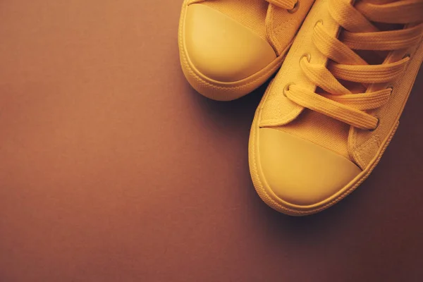 Top View Κίτρινο Πάνινα Παπούτσια Αντίγραφο Χώρου — Φωτογραφία Αρχείου