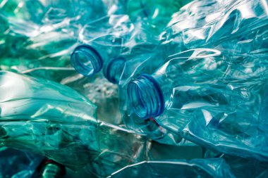 Ezilmiş plastik şişe yığın geri dönüşüm için hazır