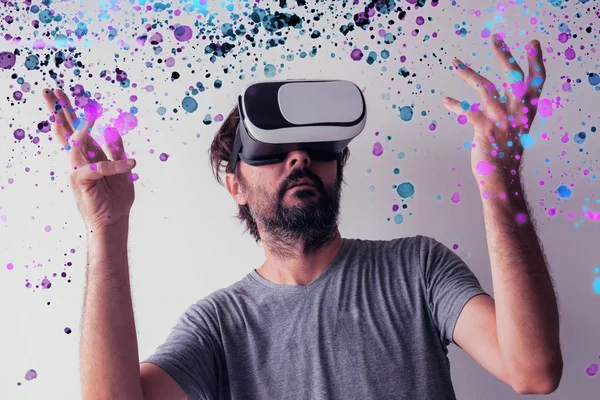 Virtual Reality Eintauchen Mann Trägt Headset — Stockfoto