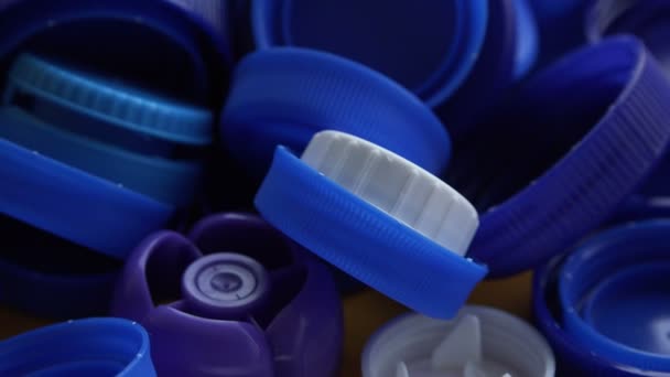 Gerecycled Plastic Fles Caps Verschillende Kleuren Dolly Schuifregelaar Schot — Stockvideo