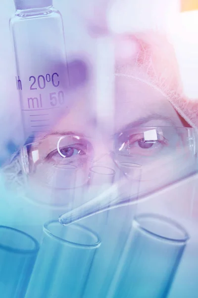 Laboratóriumi Üvegeszközök Fogalmi Kép Kutatásával Gyógyszer Kémia Tudományos Felszerelések Használata — Stock Fotó