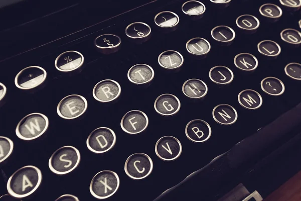 Nahaufnahme Von Alten Schreibmaschinenschlüsseln Auf Dem Schreibtisch Konzeptionelles Image Für — Stockfoto