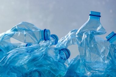 Ezilmiş plastik şişe yığın geri dönüşüm için hazır