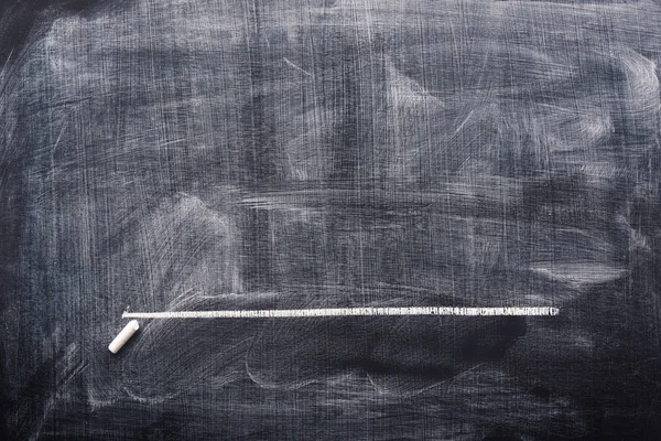 用粉笔在学校黑板上划线 强调重要的东西 模仿复制空间 — 图库照片